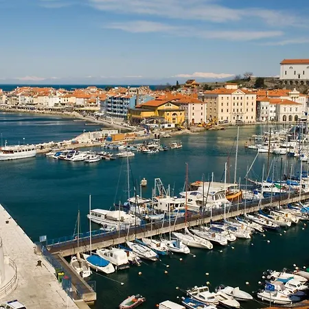 Πανσιόν Old Town 3*