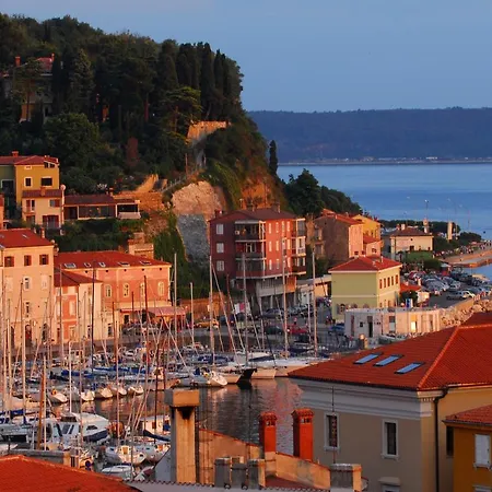 Old Town Pensionat 2*